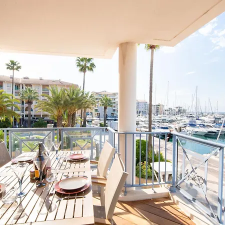Sur Le Port, 3 Cham, Parking *